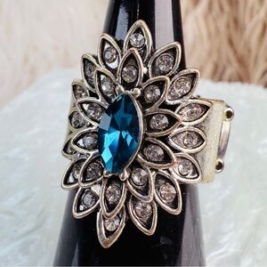 Aged Silvertone clear blue bling size 7 adjustable stretching